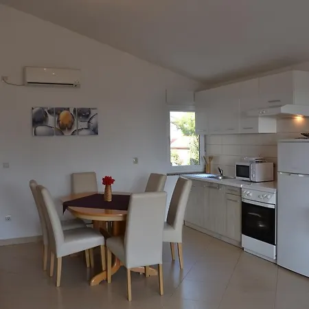 Apartment Greta,50 Meters To The Beach Banjole Zimmer foto