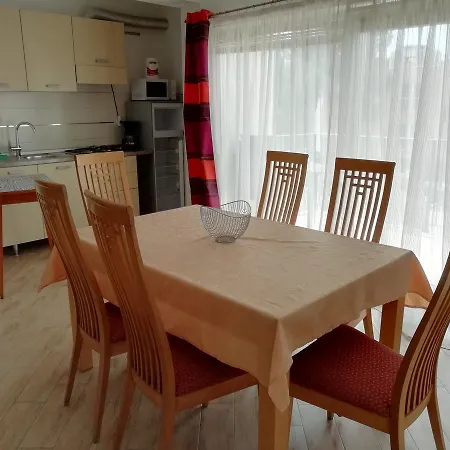 Apartment Greta,50 Meters To The Beach Banjole Exterior foto